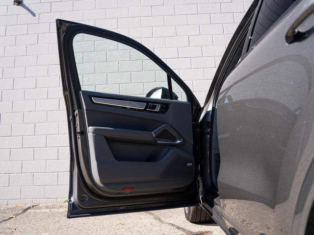 Certified 2022 Porsche Cayenne Turbo image 15