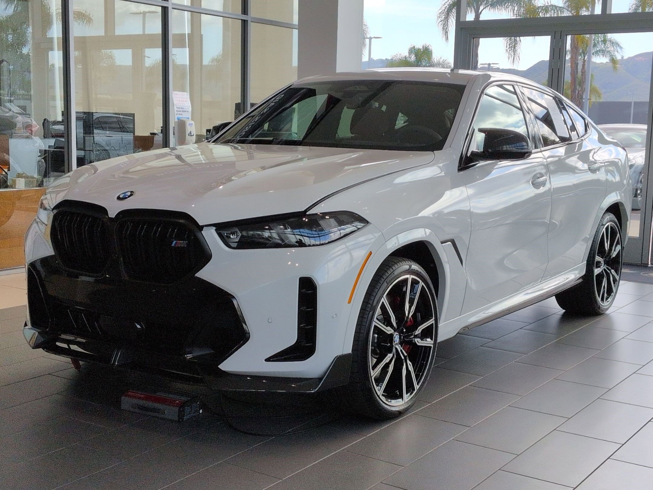 Used 2026 BMW X6 M60i w/ Dynamic Handling Package image 5