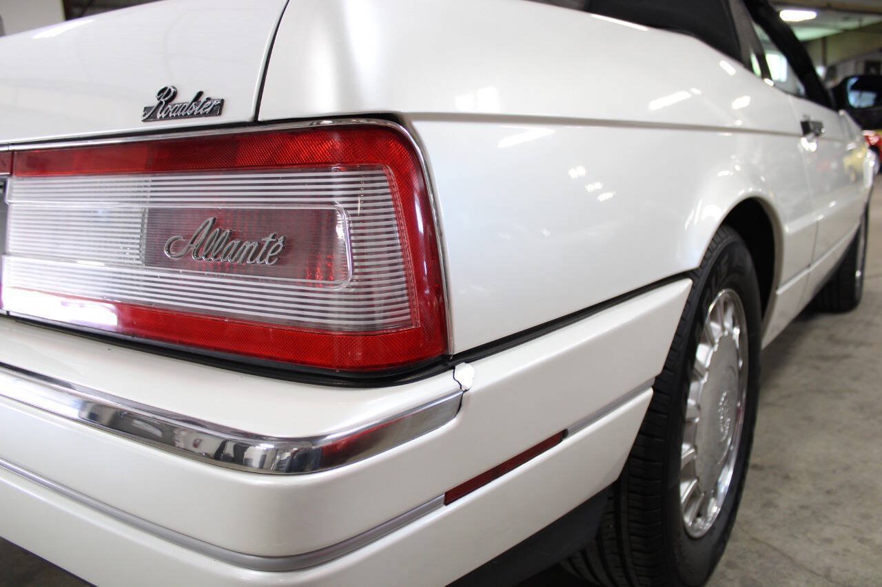 Used 1993 Cadillac Allante FWD image 16