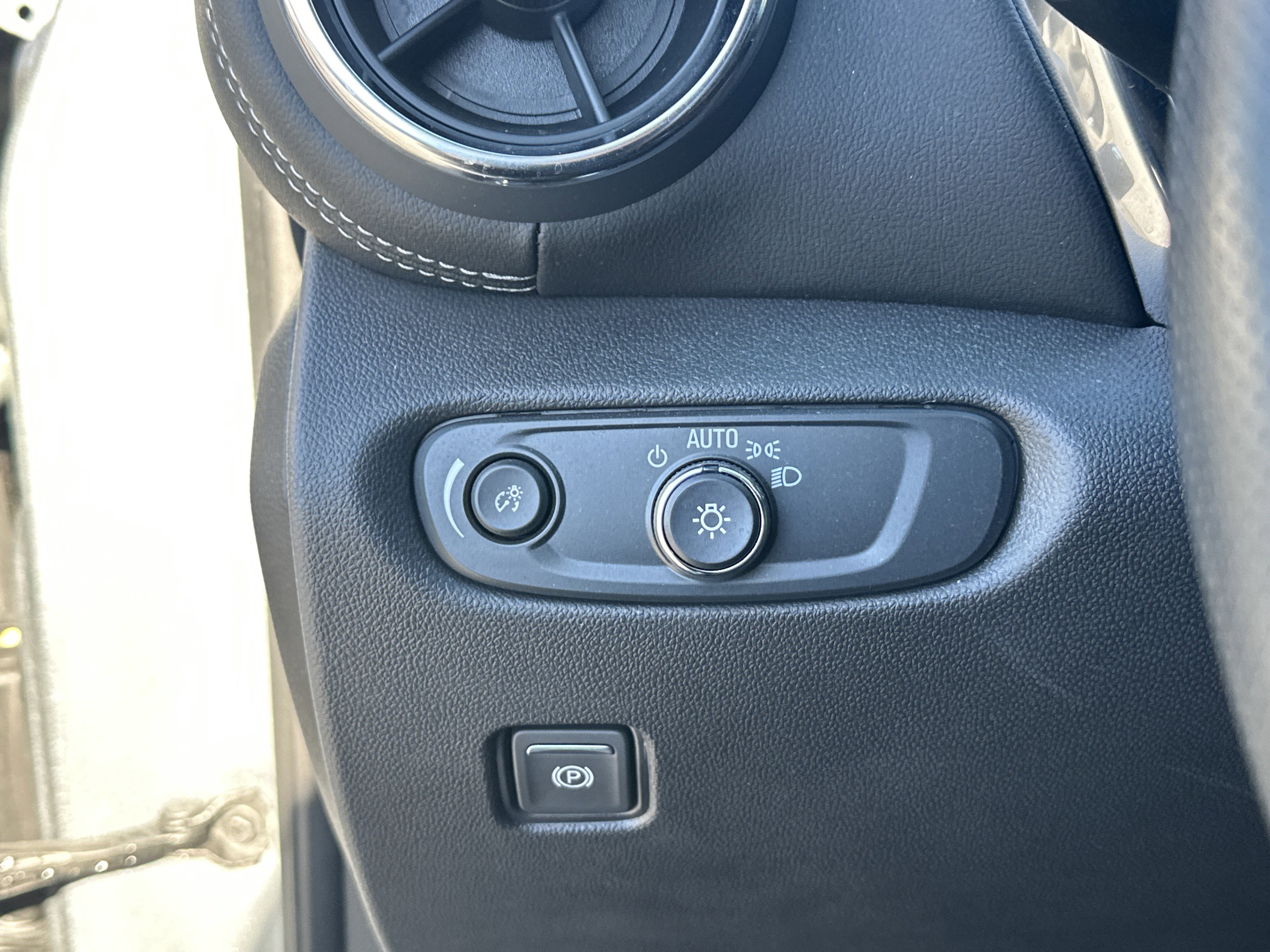 Certified 2024 Chevrolet Blazer LT w/ Convenience Package image 25