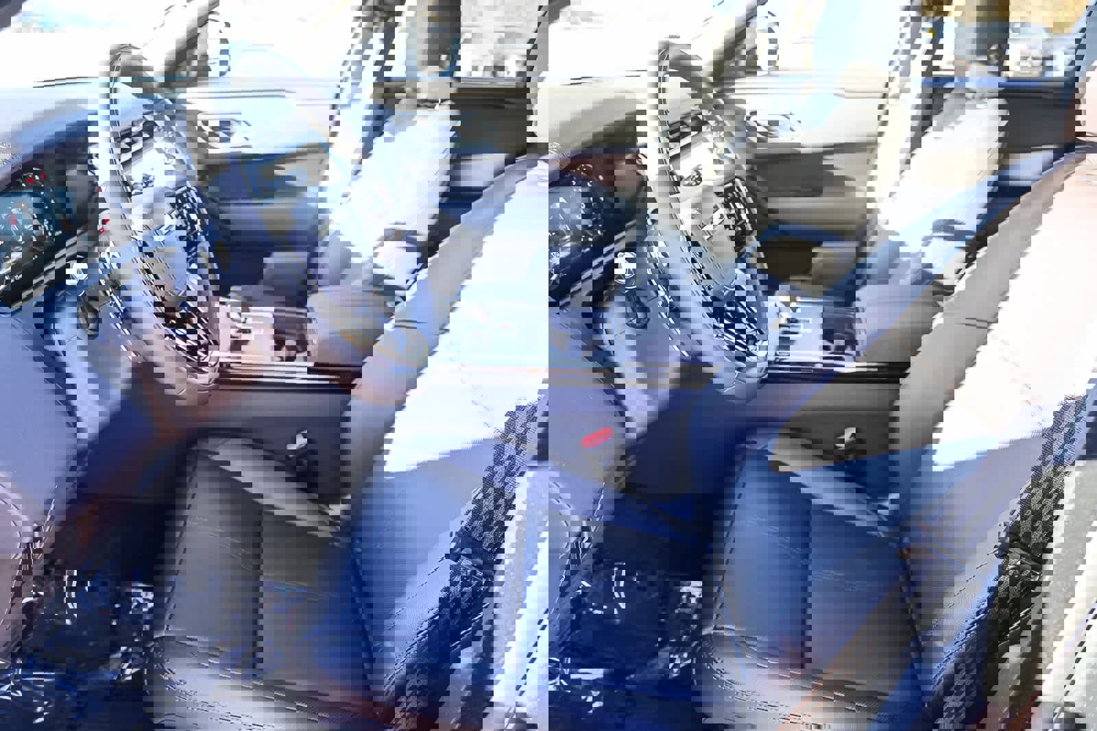 New 2026 Land Rover Range Rover Velar Dynamic SE image 17