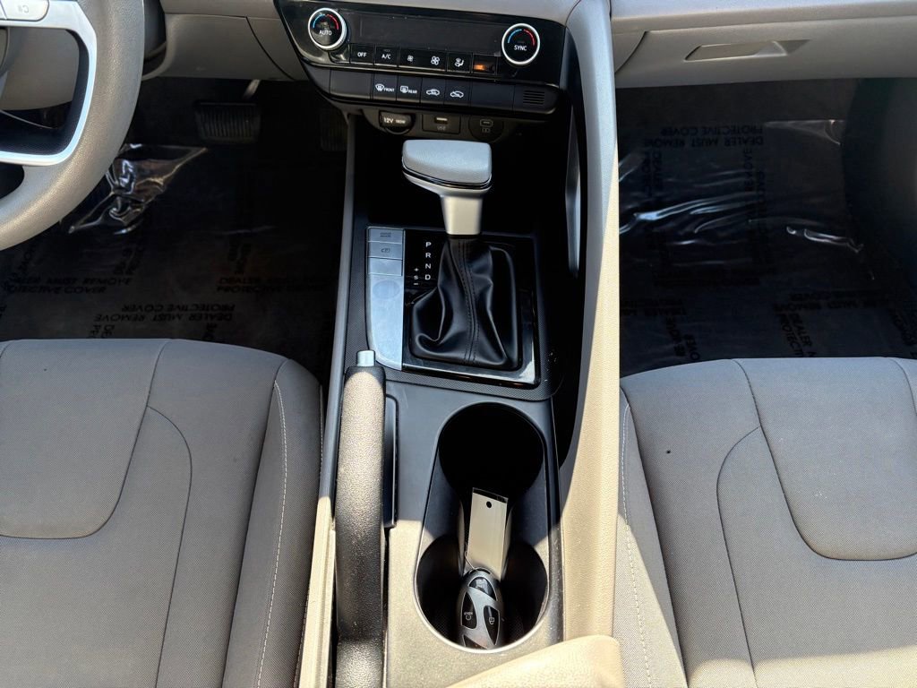 Used 2024 Hyundai Elantra SEL FWD image 26