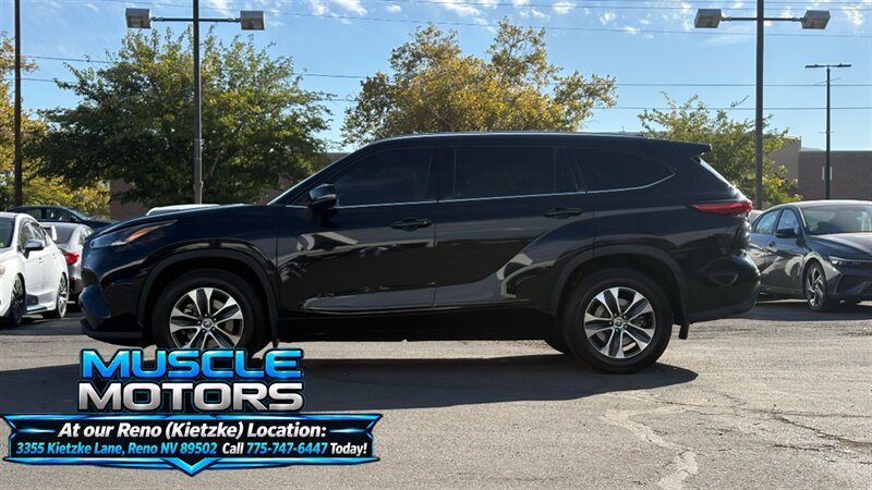 Used 2021 Toyota Highlander XLE AWD/4WD image 10