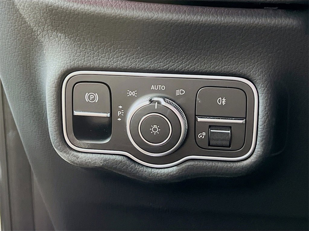 Used 2025 Mercedes-Benz G 550 image 10