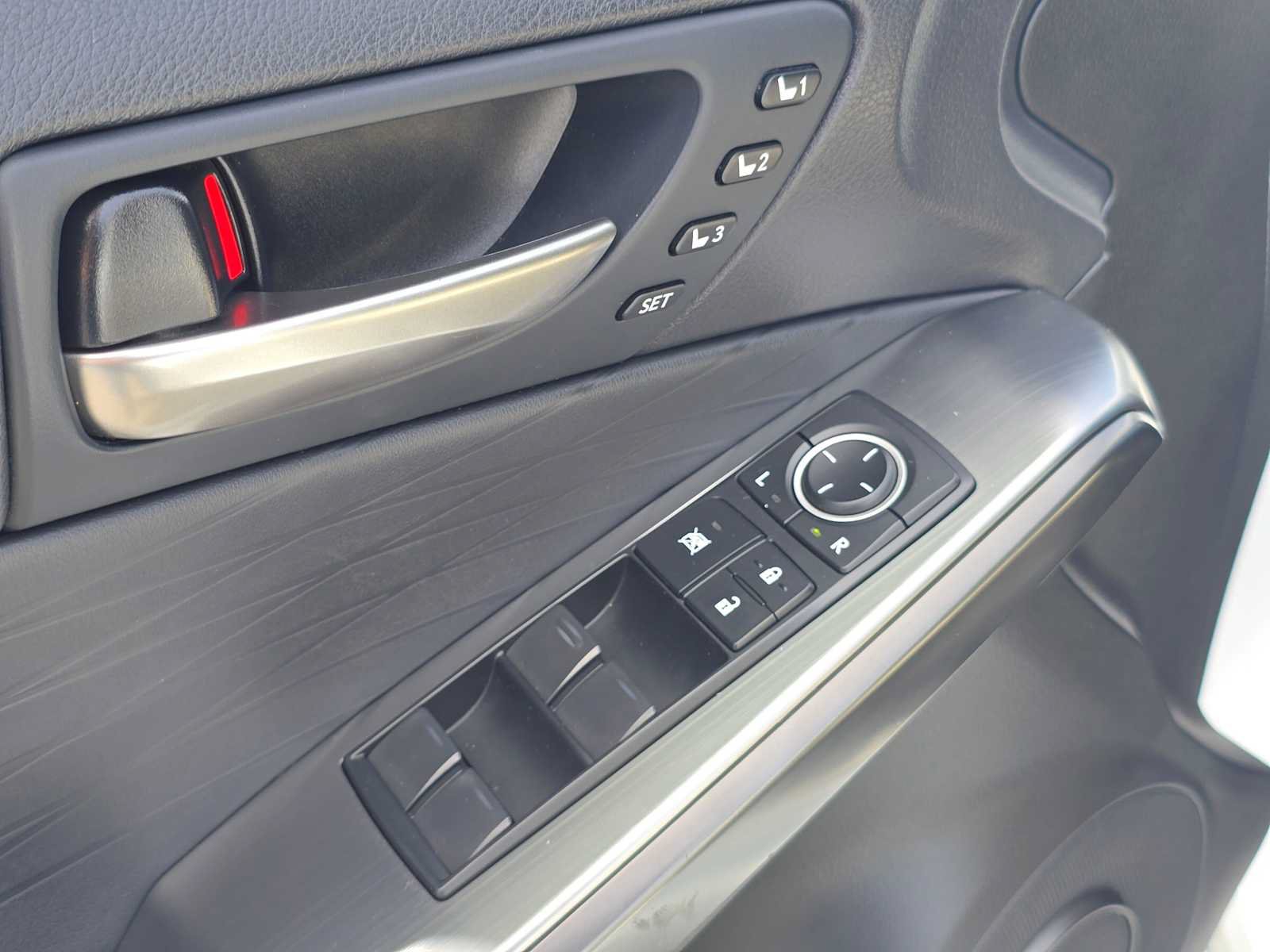Used 2023 Lexus IS 500 RWD image 22