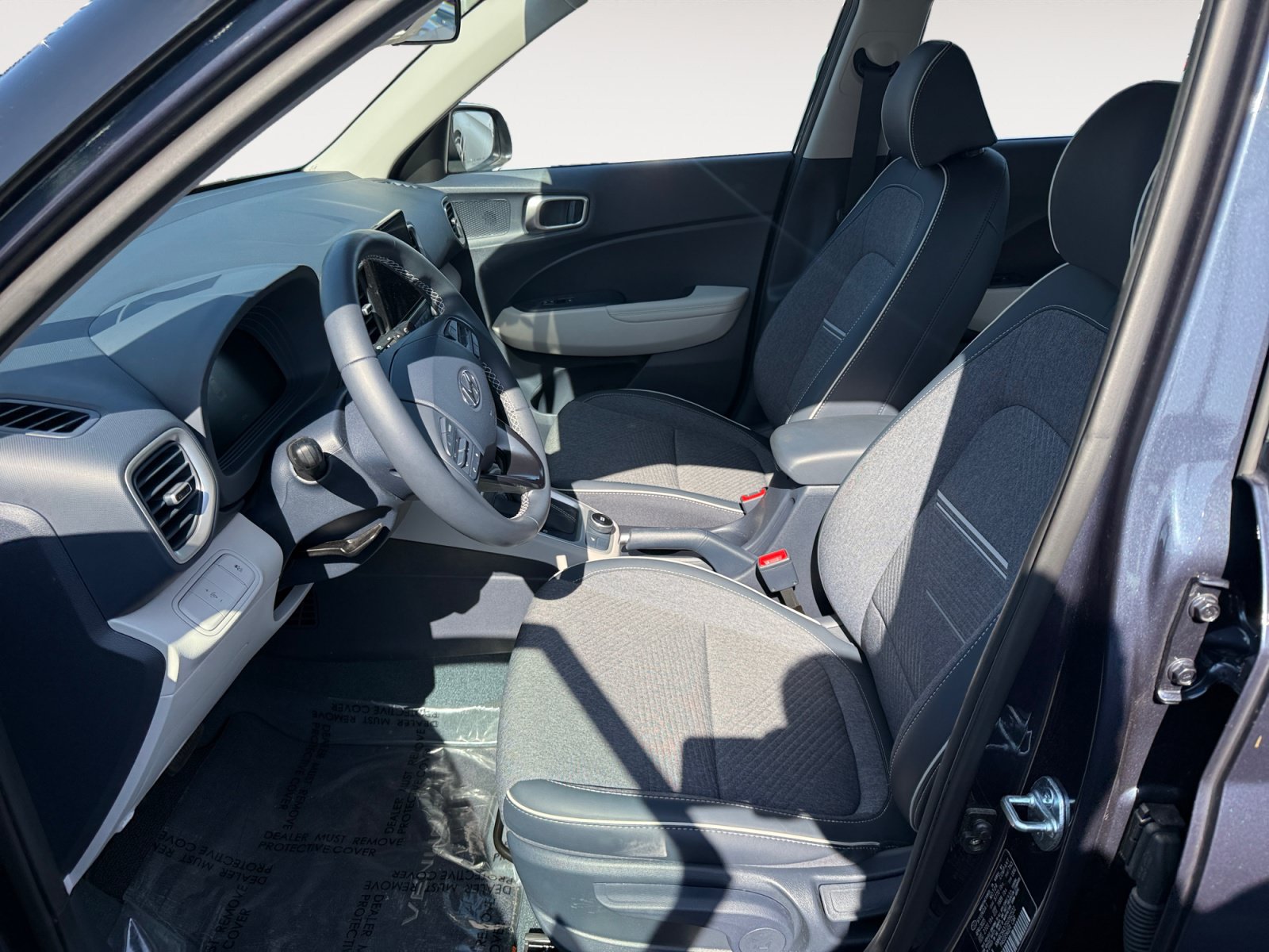 Certified 2025 Hyundai Venue Limited FWD image 10