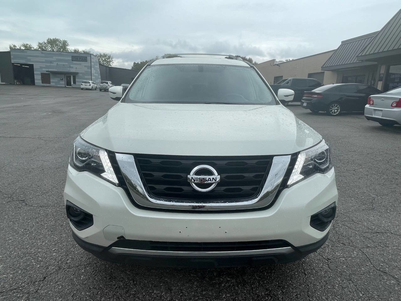 Used 2017 Nissan Pathfinder SV image 9