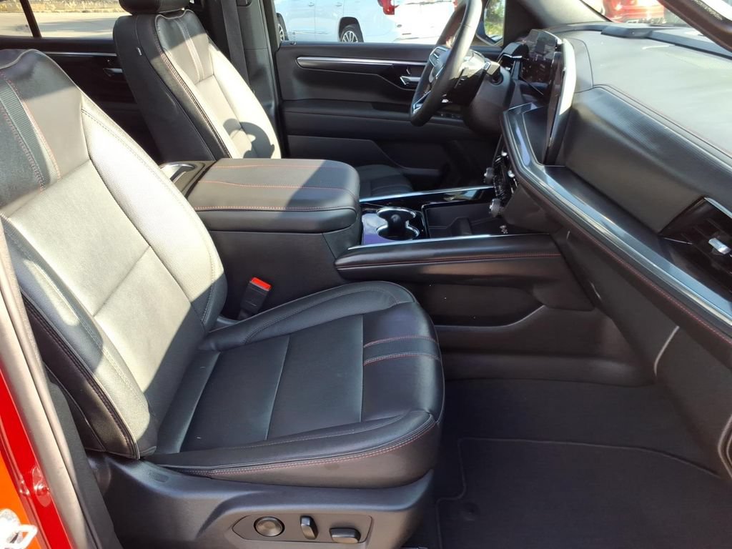 Used 2026 Chevrolet Tahoe RST w/ Comfort Package AWD/4WD image 3