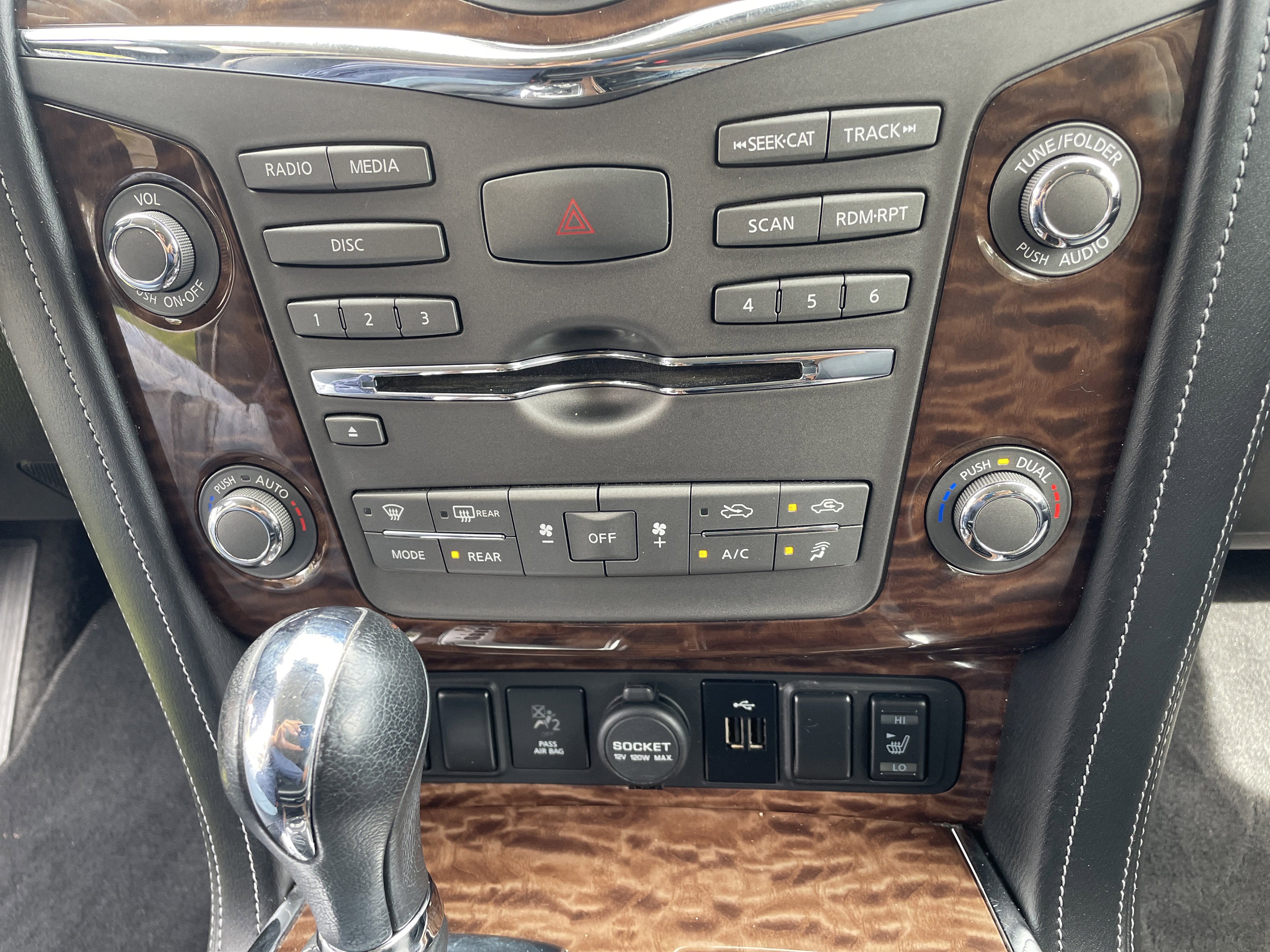 Used 2020 Nissan Armada SL image 22