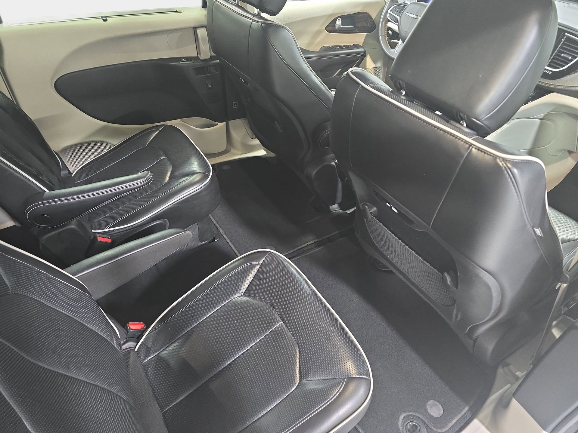 Used 2023 Chrysler Pacifica Limited image 11