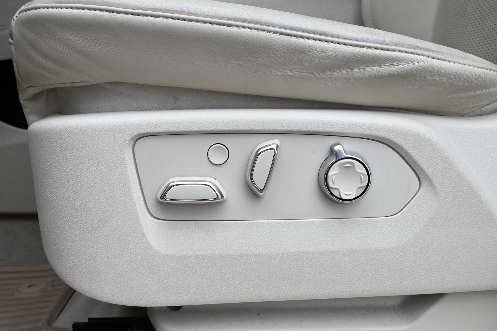 Used 2021 Cadillac Escalade Sport Platinum RWD image 17