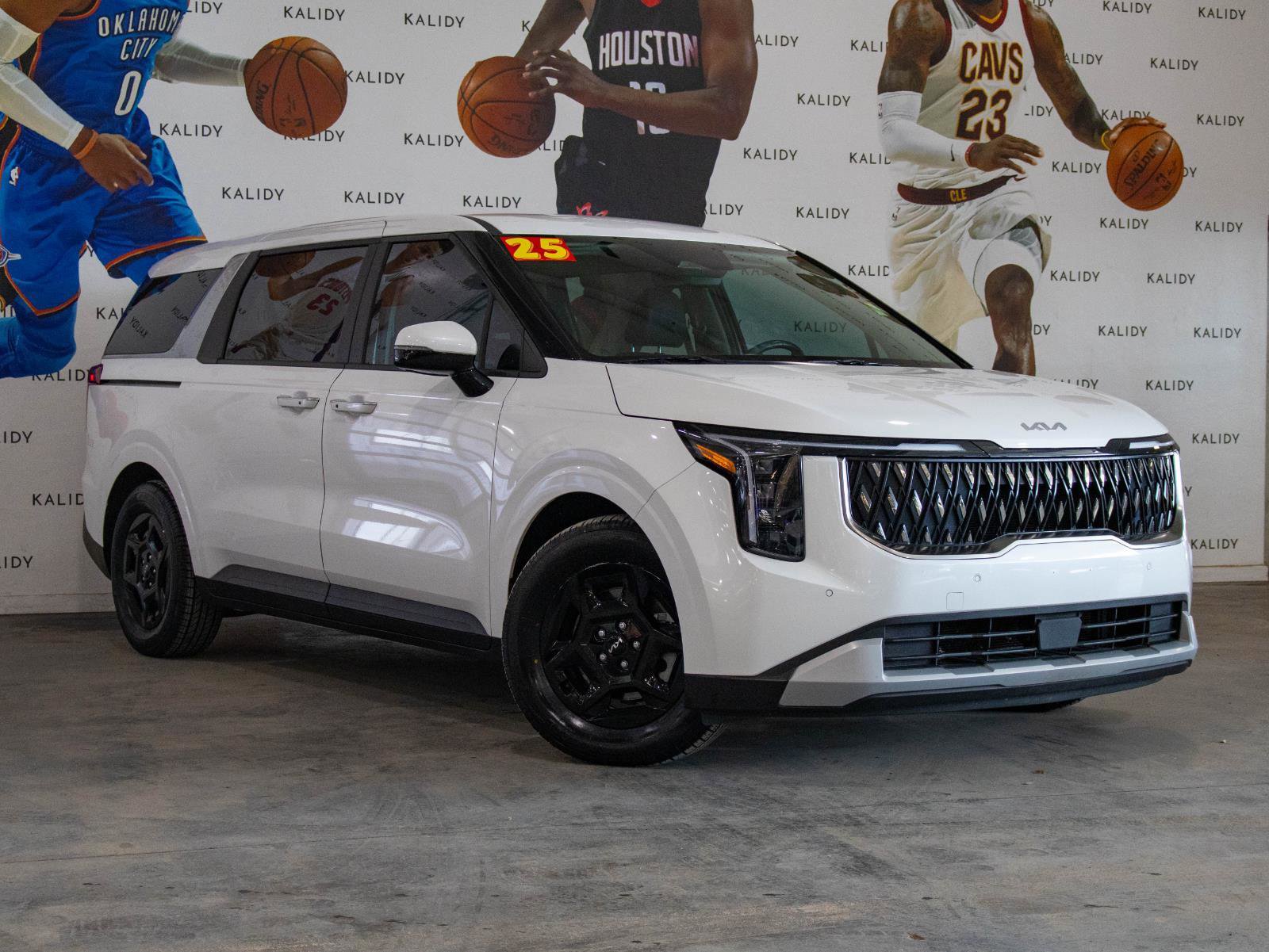 Used 2025 Kia Carnival image 2