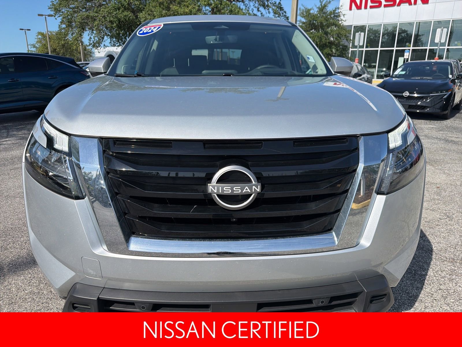 Certified 2024 Nissan Pathfinder Platinum w/ Cargo Package AWD/4WD image 2