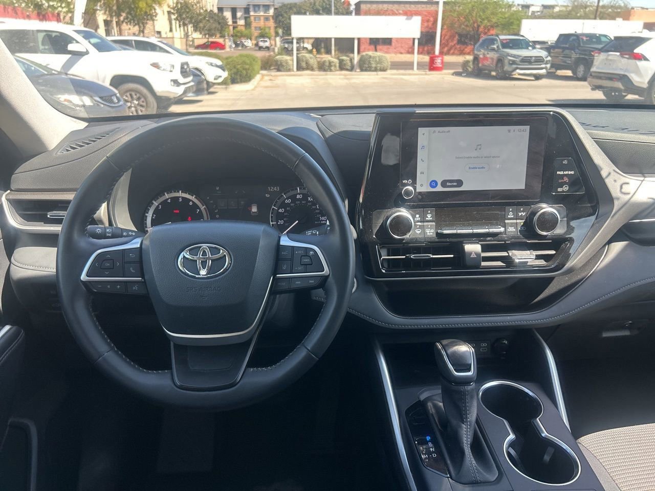 Used 2025 Toyota Highlander LE image 10