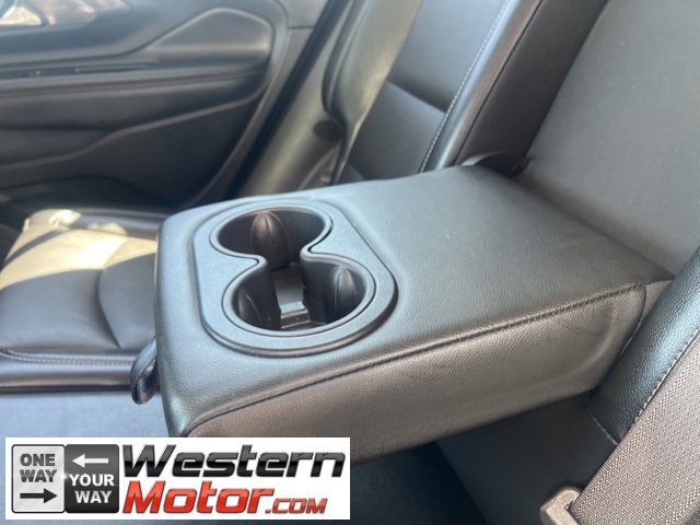 Used 2023 GMC Terrain SLT image 19