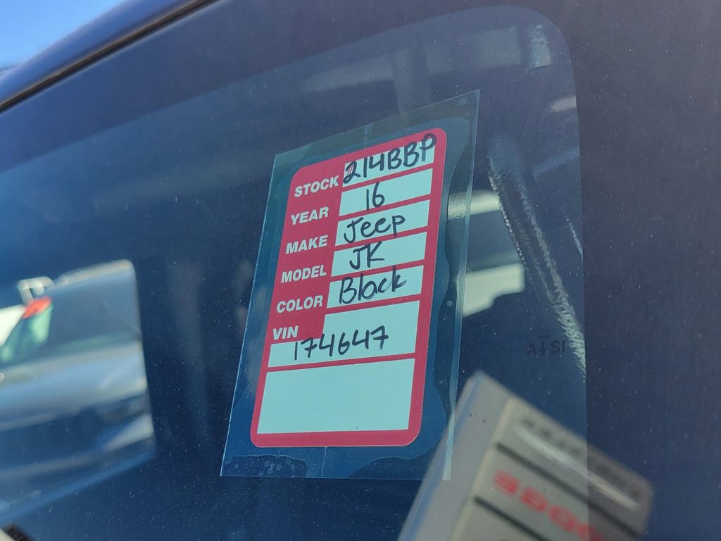 Used 2016 Jeep Wrangler Unlimited Rubicon w/ Connectivity Group image 34