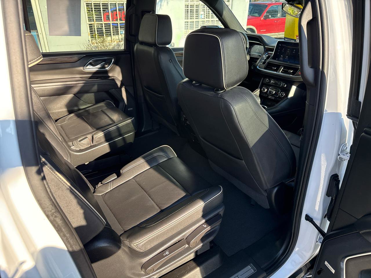Used 2023 Chevrolet Suburban Premier AWD/4WD image 21