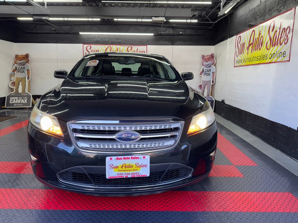 Used 2010 Ford Taurus SHO image 2