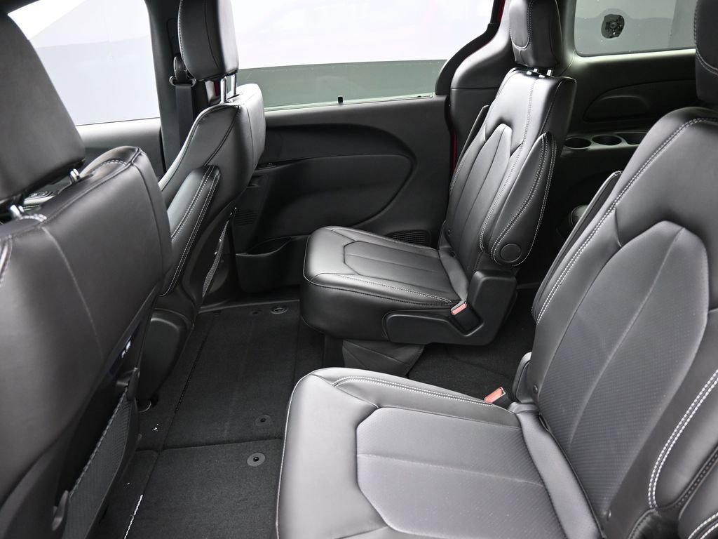 New 2026 Chrysler Pacifica Select w/ S Appearance Package image 11