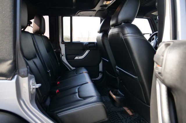 Used 2016 Jeep Wrangler Unlimited Rubicon w/ Connectivity Group image 43
