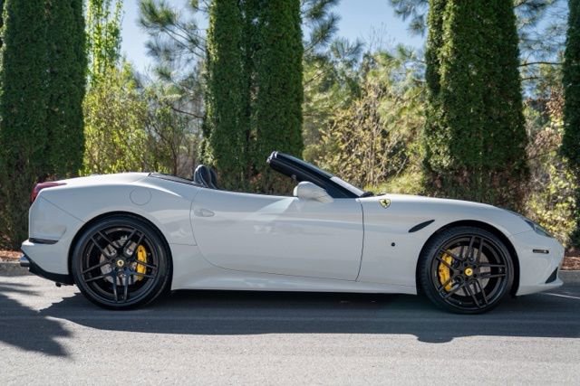 Used 2016 Ferrari California T image 13