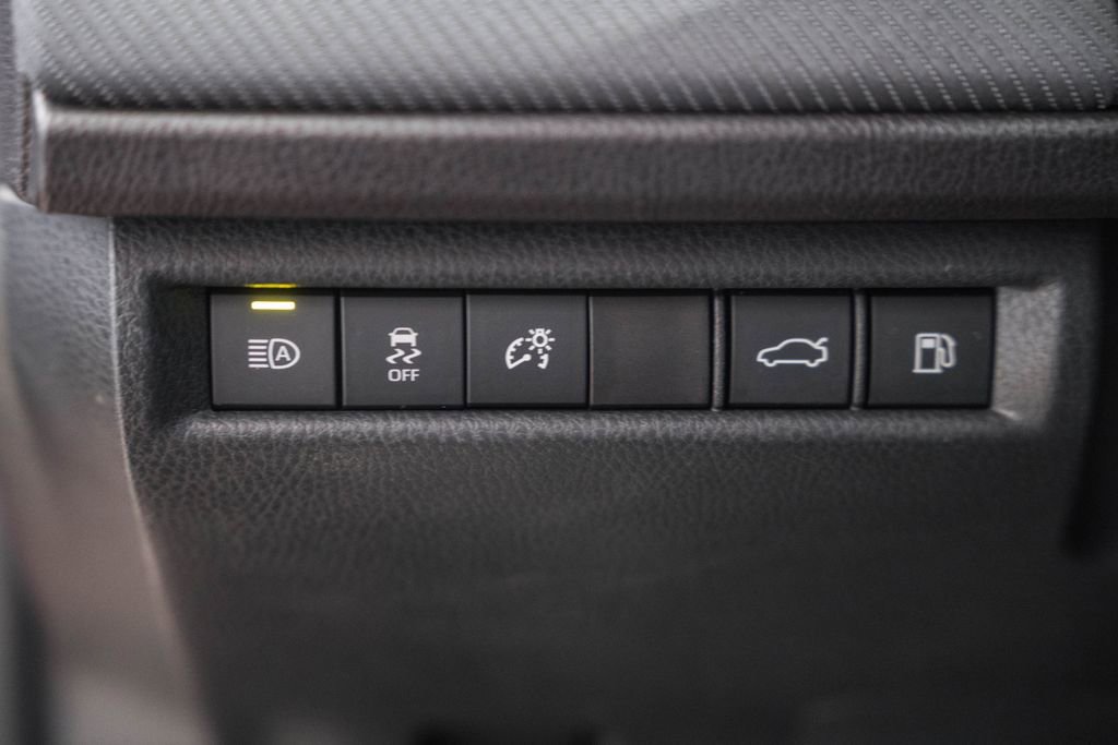 Used 2025 Toyota Camry SE image 40