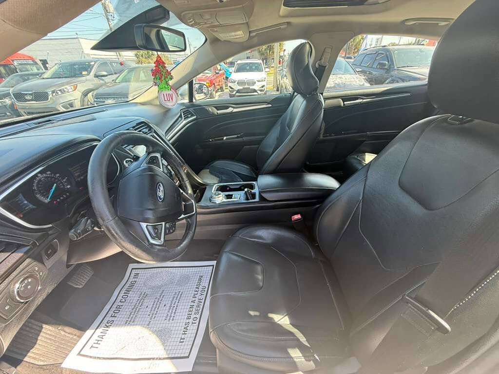 Used 2019 Ford Fusion Titanium image 11