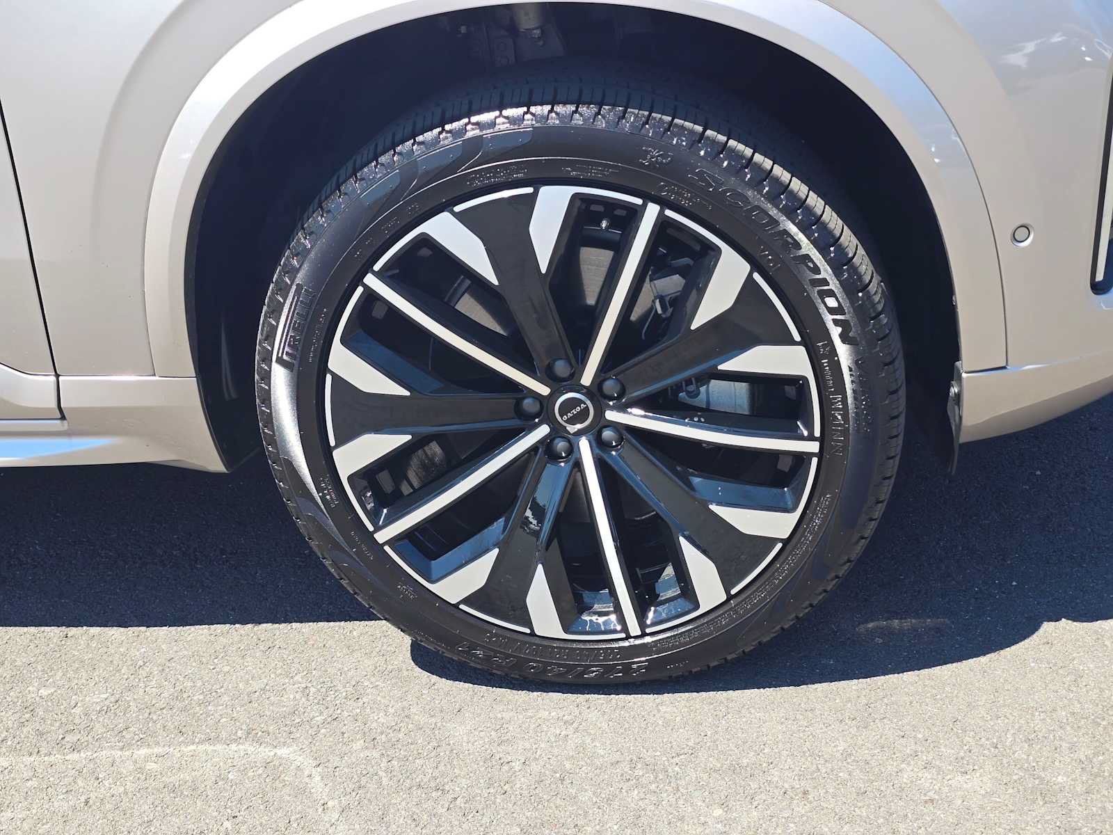 Used 2026 Volvo XC90 T8 Plus w/ Protection Package Premier AWD/4WD image 9