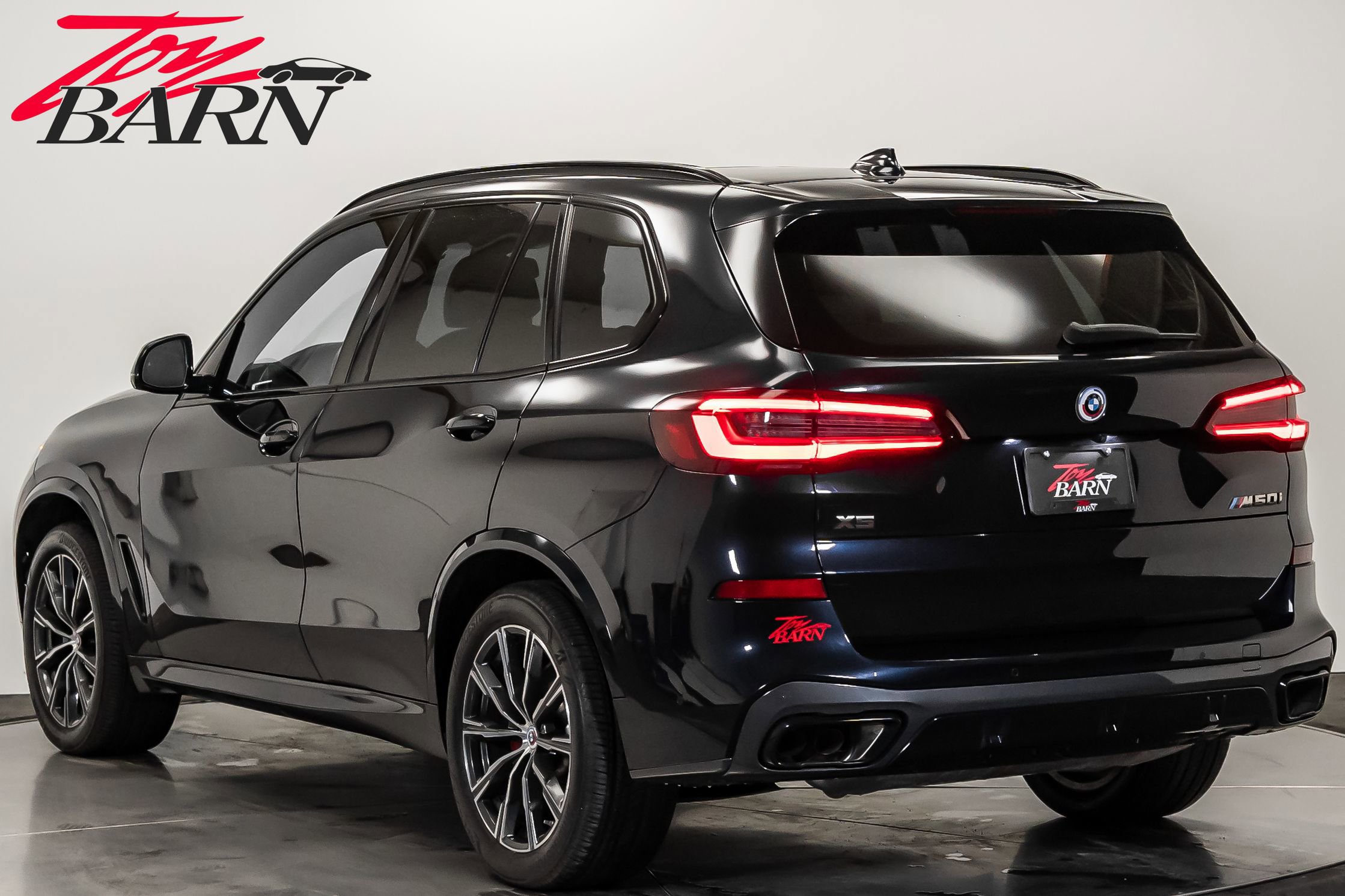 Used 2023 BMW X5 M50i w/ Executive Package image 3