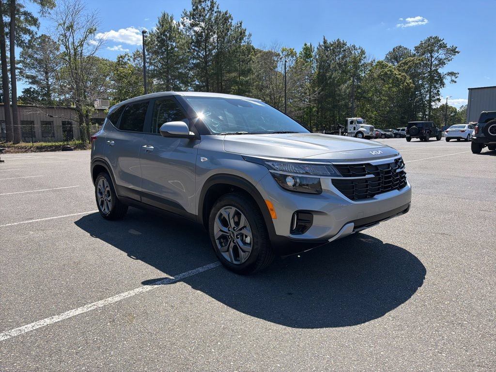 Certified 2025 Kia Seltos LX AWD/4WD image 4