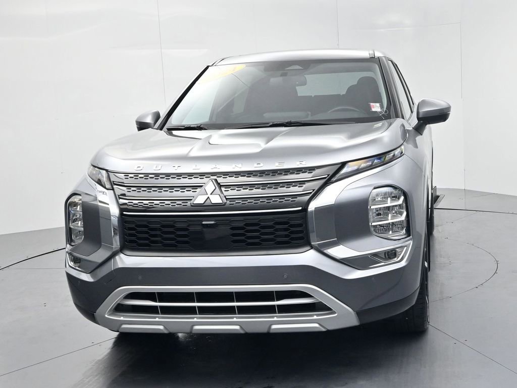 Used 2024 Mitsubishi Outlander SE image 3