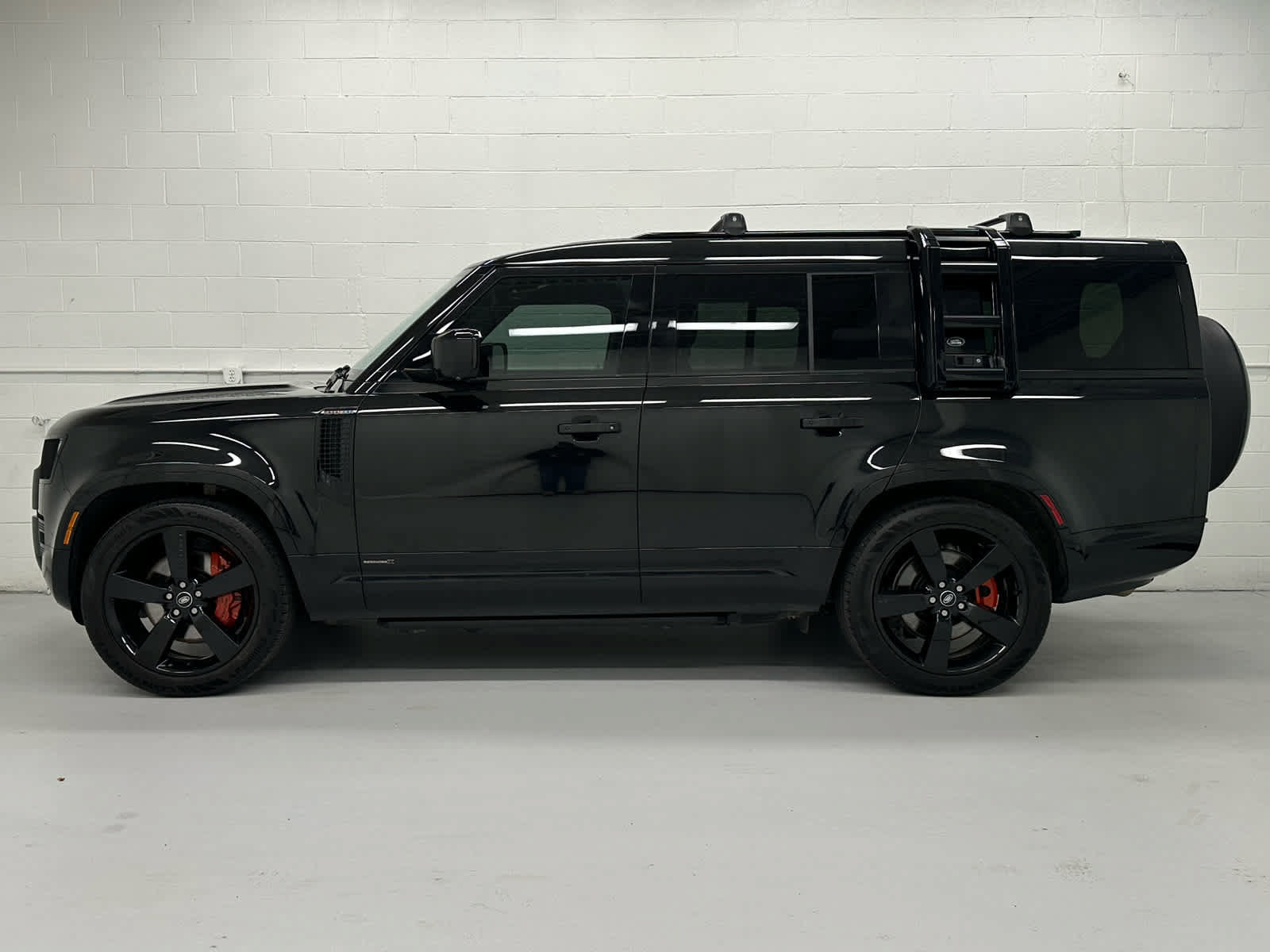 Used 2024 Land Rover Defender 130 X AWD/4WD image 3