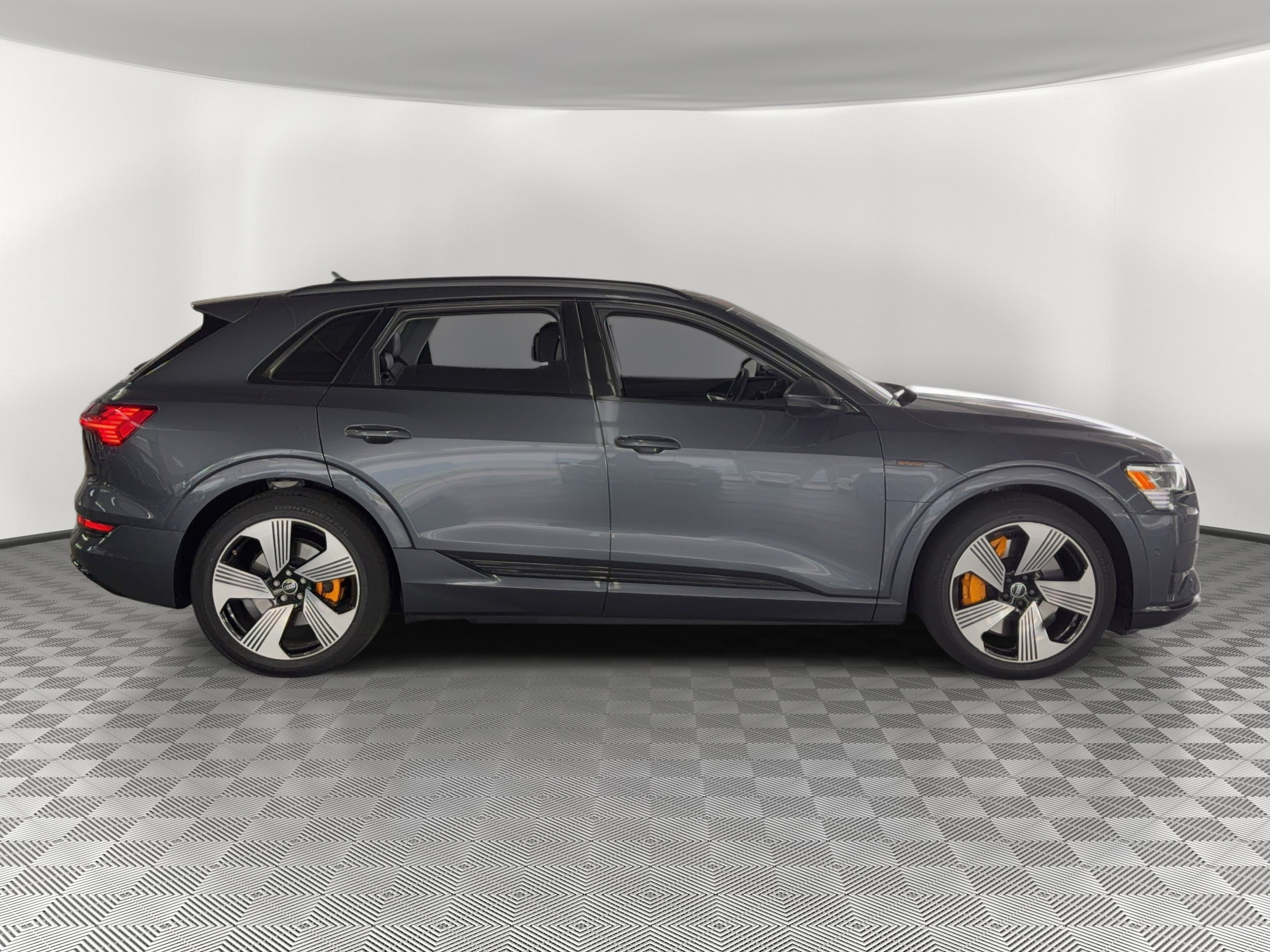 Used 2023 Audi e-tron Premium Plus w/ Premium Plus Package image 8