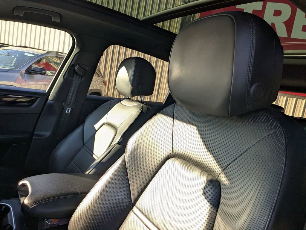 Used 2019 Porsche Cayenne image 12