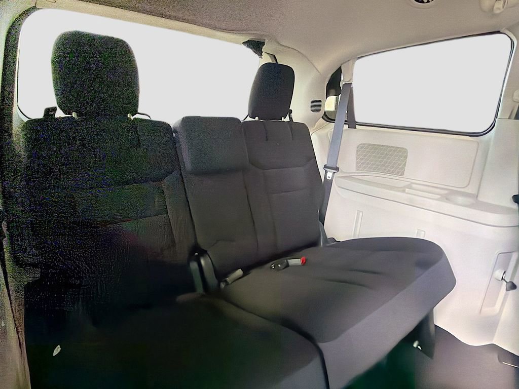 Used 2018 Dodge Grand Caravan SE w/ UConnect Hands-Free Group image 27