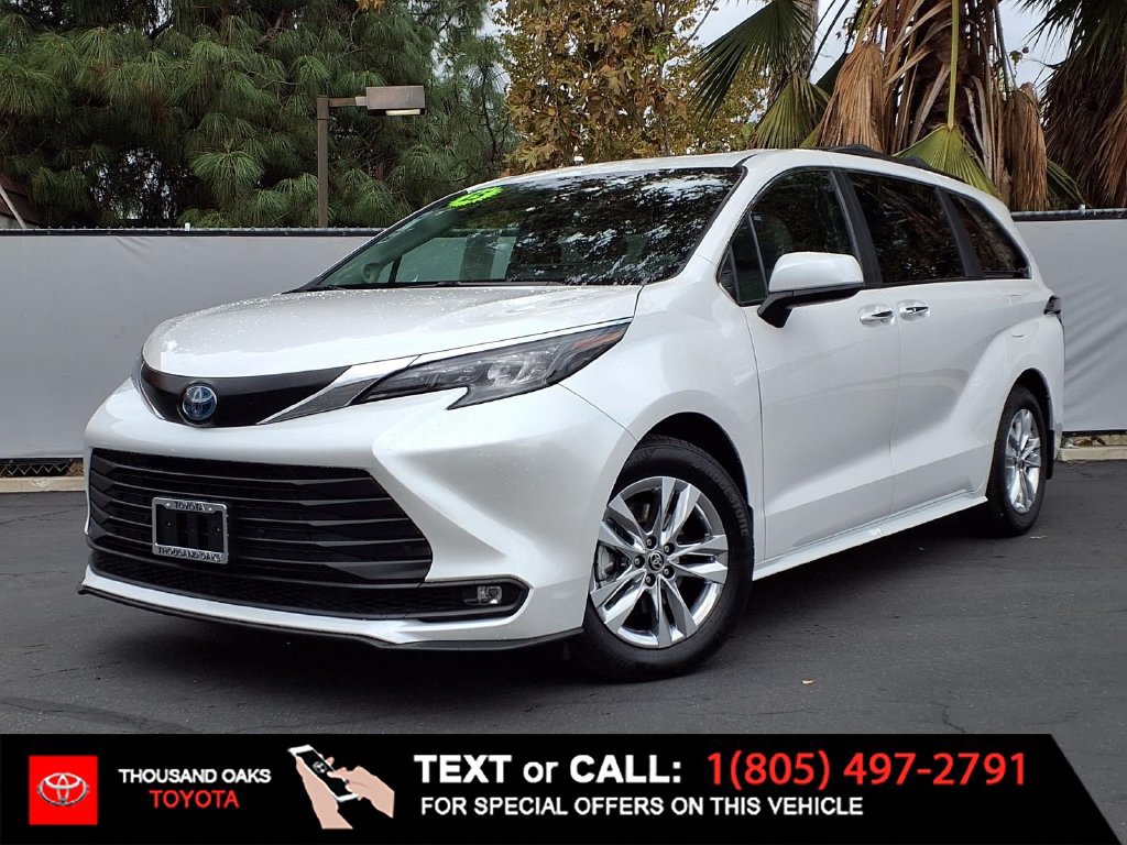 Used 2025 Toyota Sienna XLE w/ XLE Plus Package AWD/4WD image 1