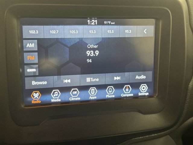 Used 2018 Jeep Renegade Latitude FWD image 13