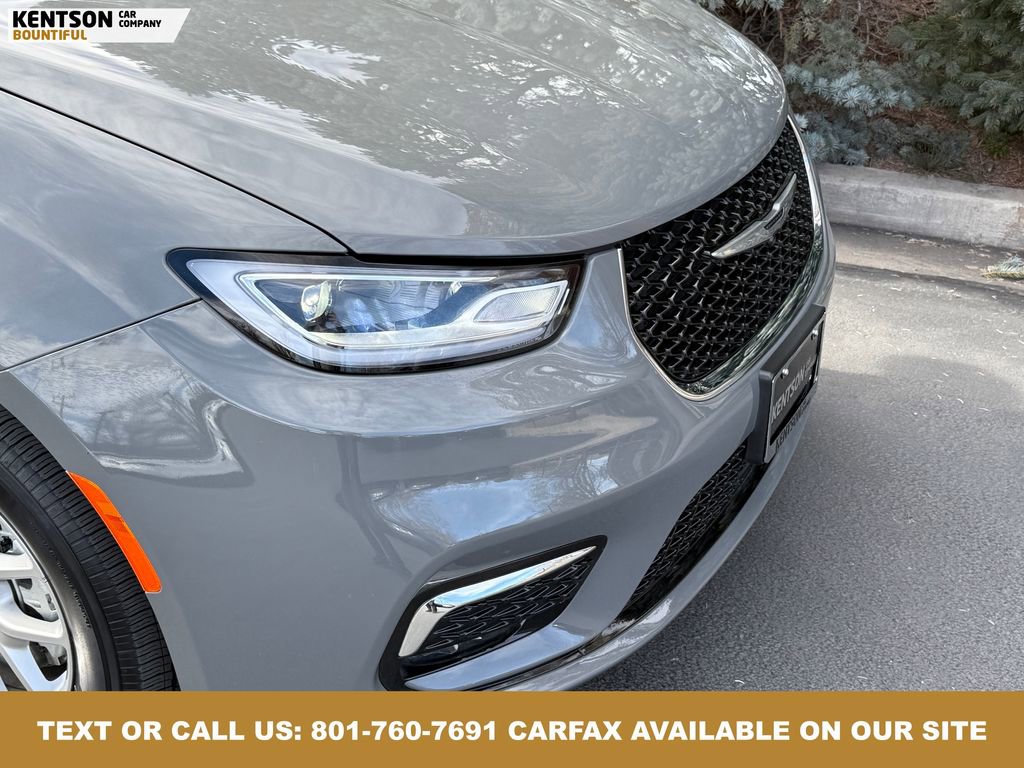 Used 2025 Chrysler Pacifica Select image 15