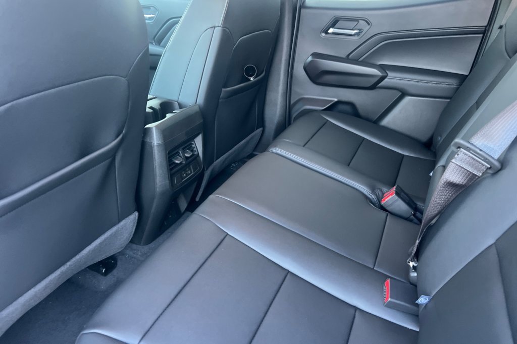 New 2026 GMC Canyon Elevation w/ Convenience Package image 9