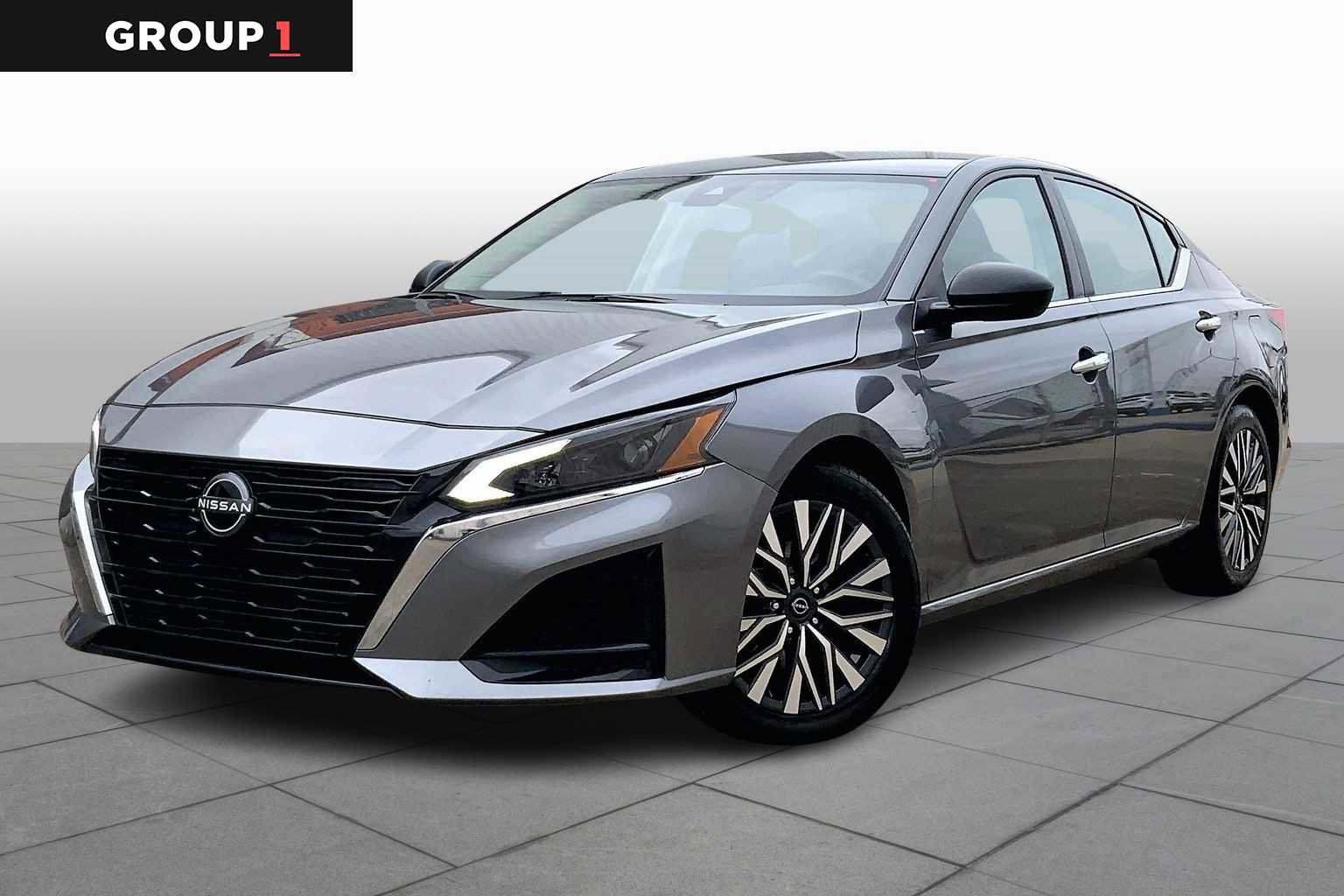 Used 2024 Nissan Altima 2.5 SV image 1