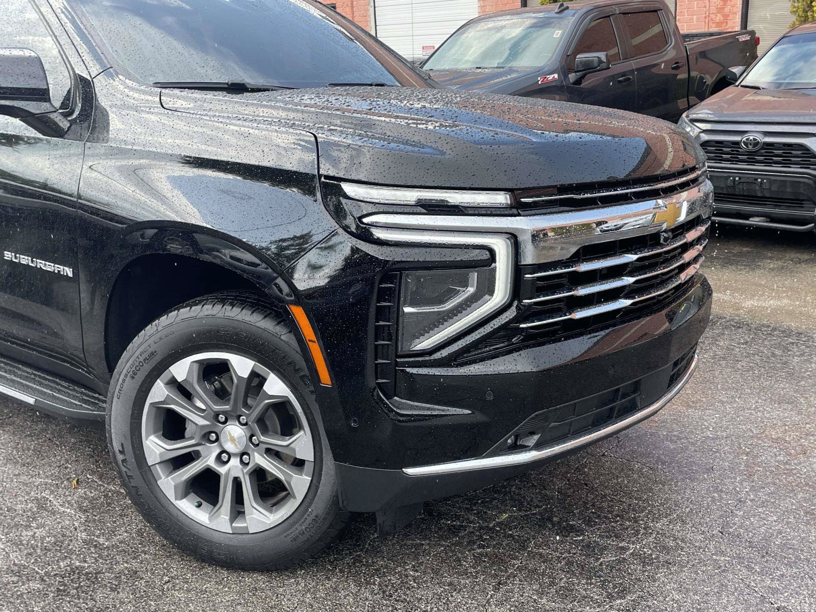 Used 2025 Chevrolet Suburban LT w/ Comfort Package RWD image 26
