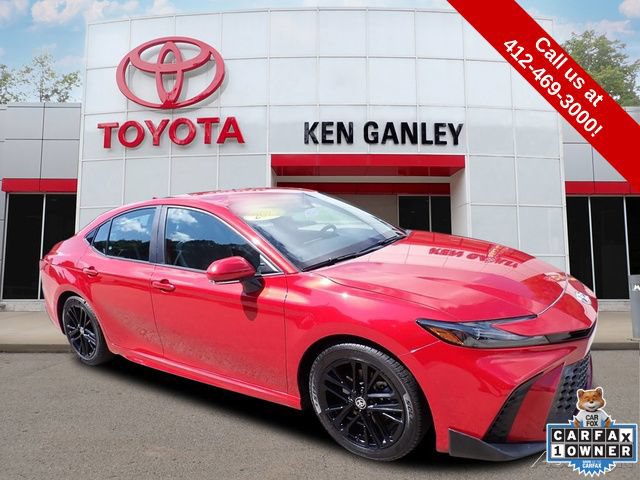 Used 2025 Toyota Camry SE FWD image 1