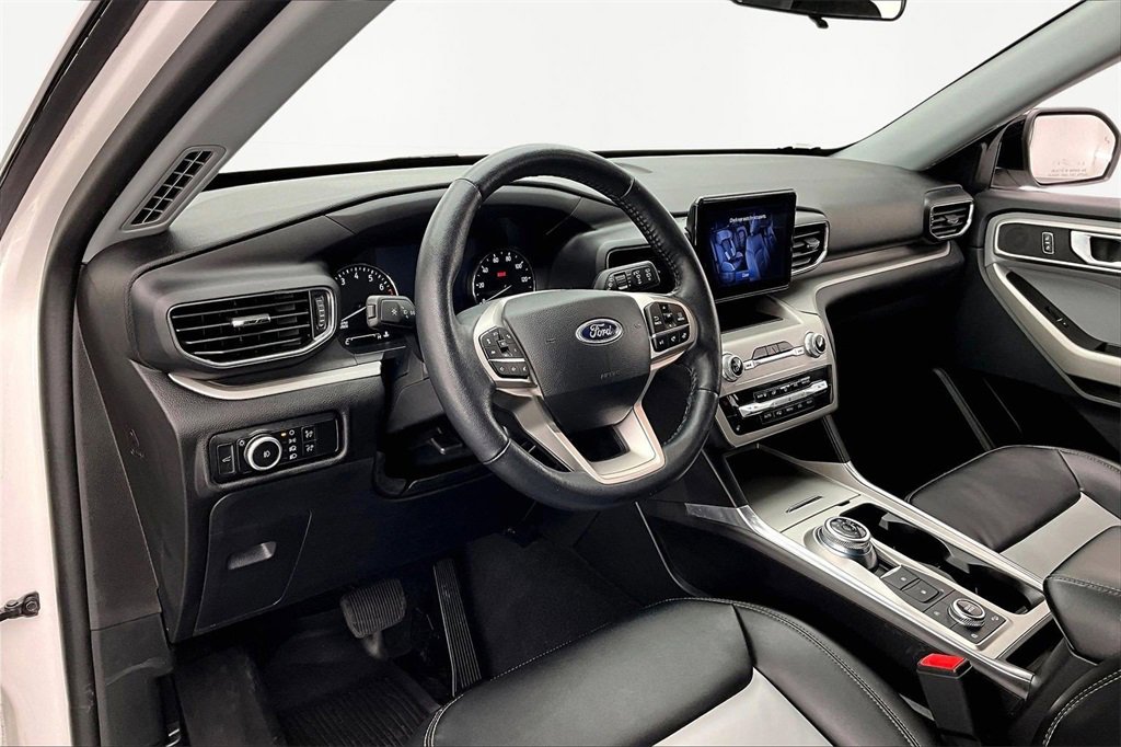 Used 2023 Ford Explorer XLT w/ Equipment Group 202A image 14
