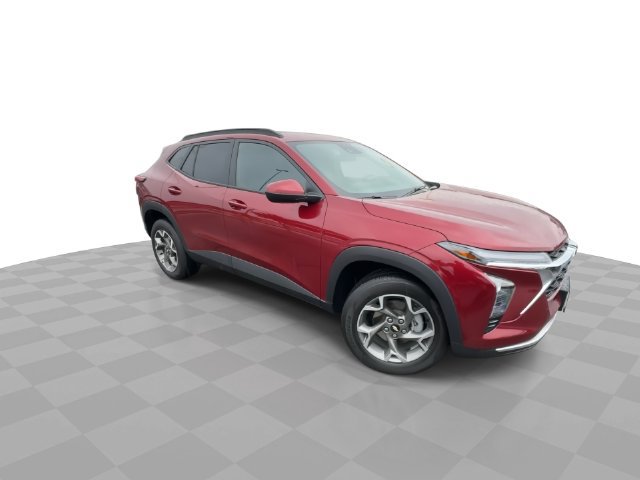 Used 2025 Chevrolet Trax LT FWD image 2