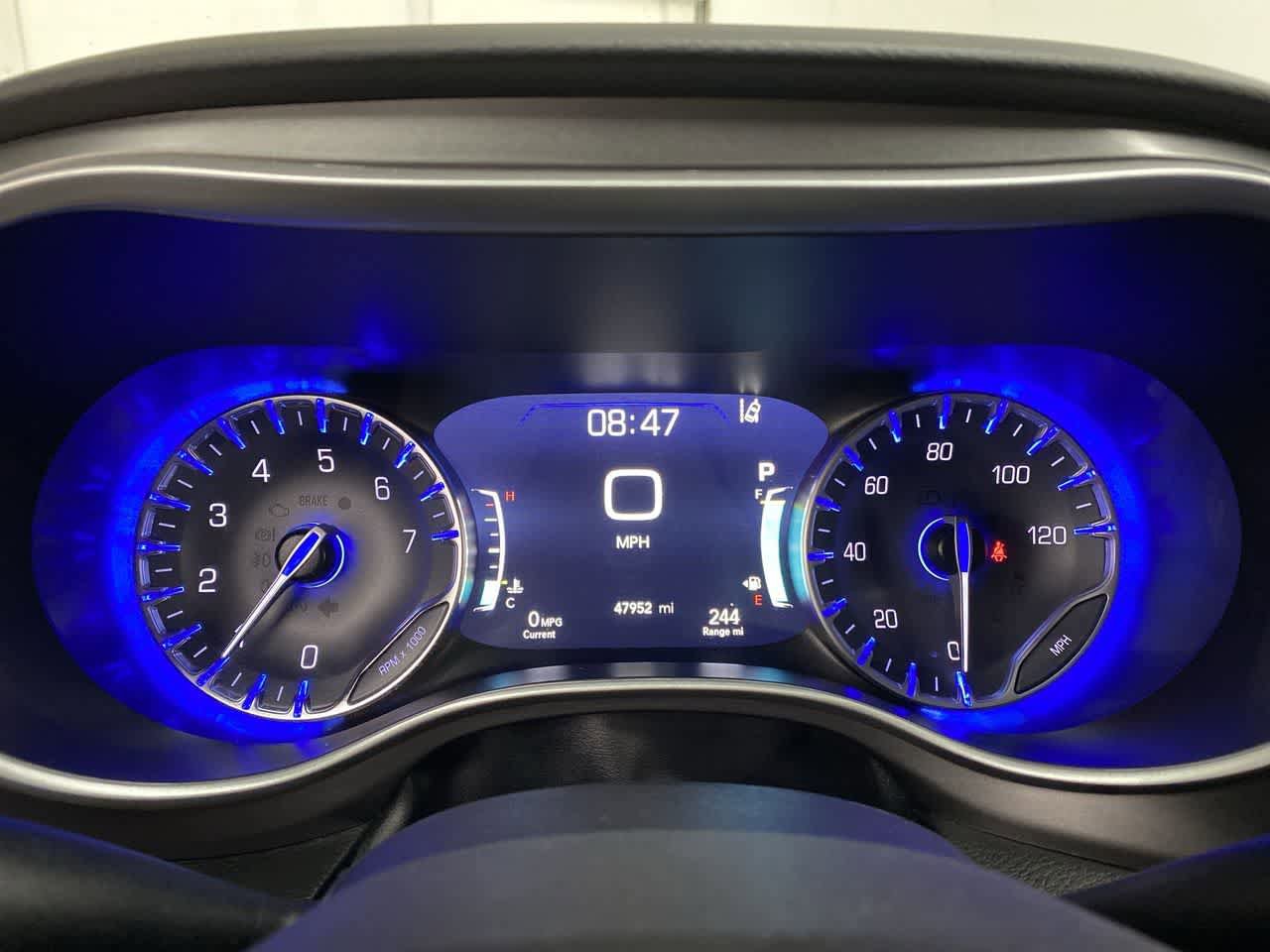 Used 2024 Chrysler Pacifica Touring-L FWD image 27