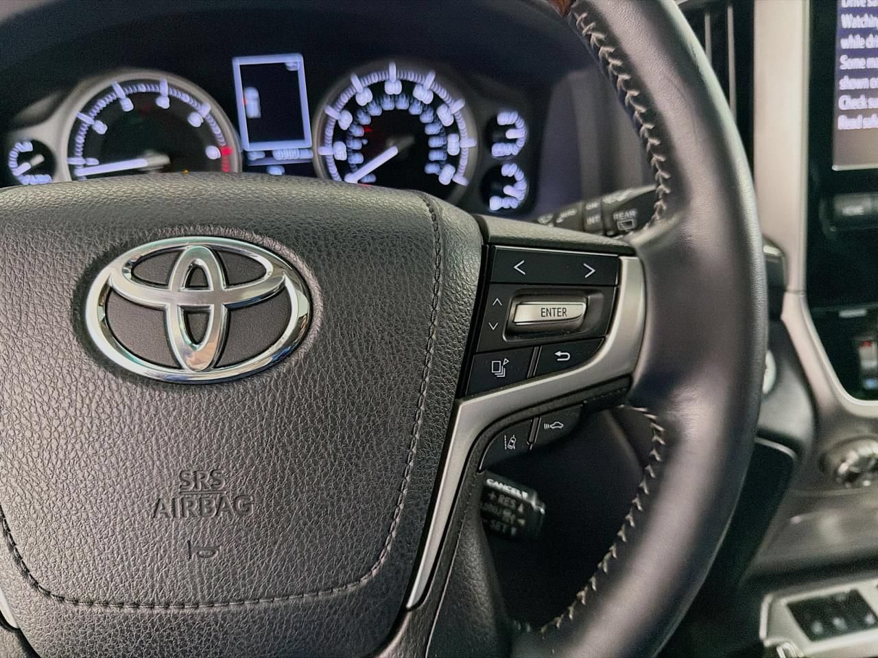 Used 2016 Toyota Land Cruiser AWD/4WD image 50