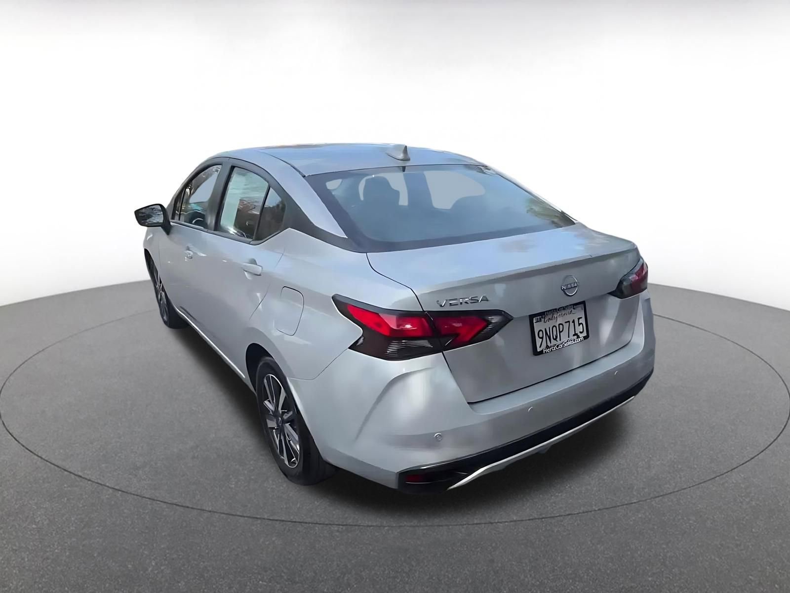 Used 2025 Nissan Versa SV image 11