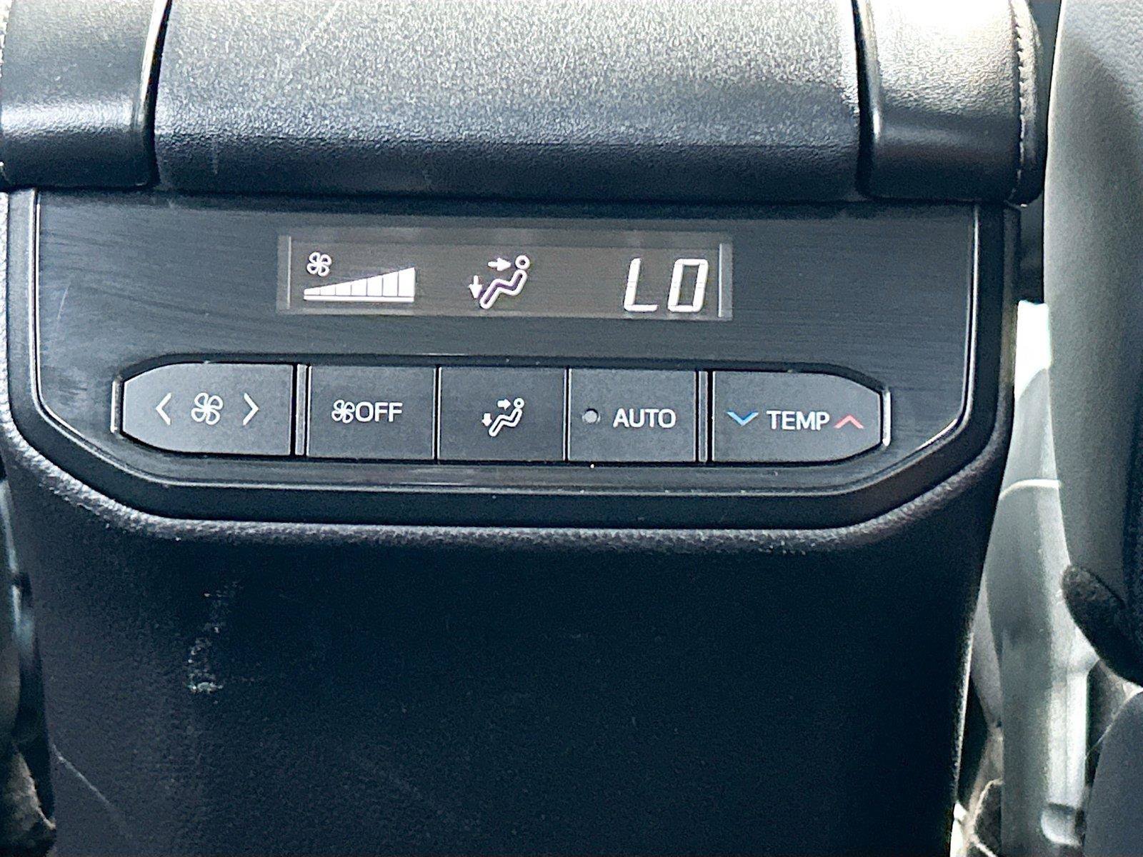 Used 2024 Toyota Highlander XLE FWD image 21