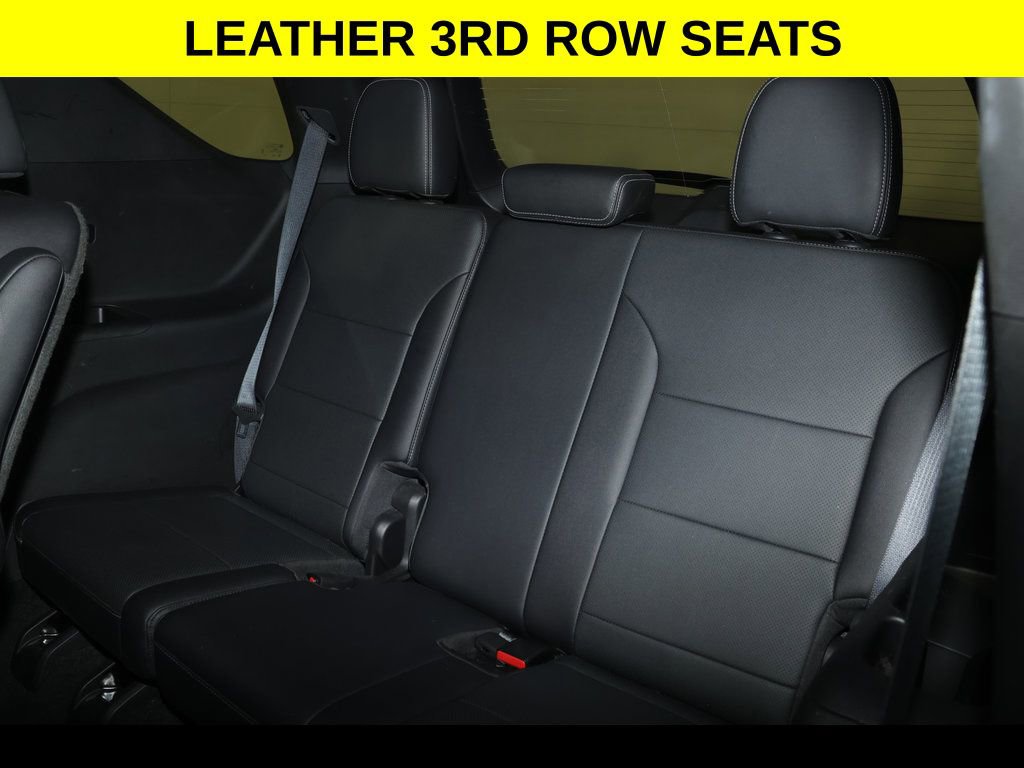 Used 2025 Chevrolet Traverse LT image 9