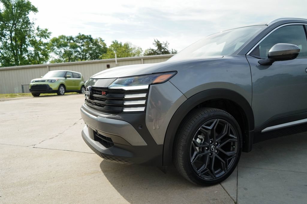 Used 2025 Nissan Kicks SR w/ SR Premium Package image 11